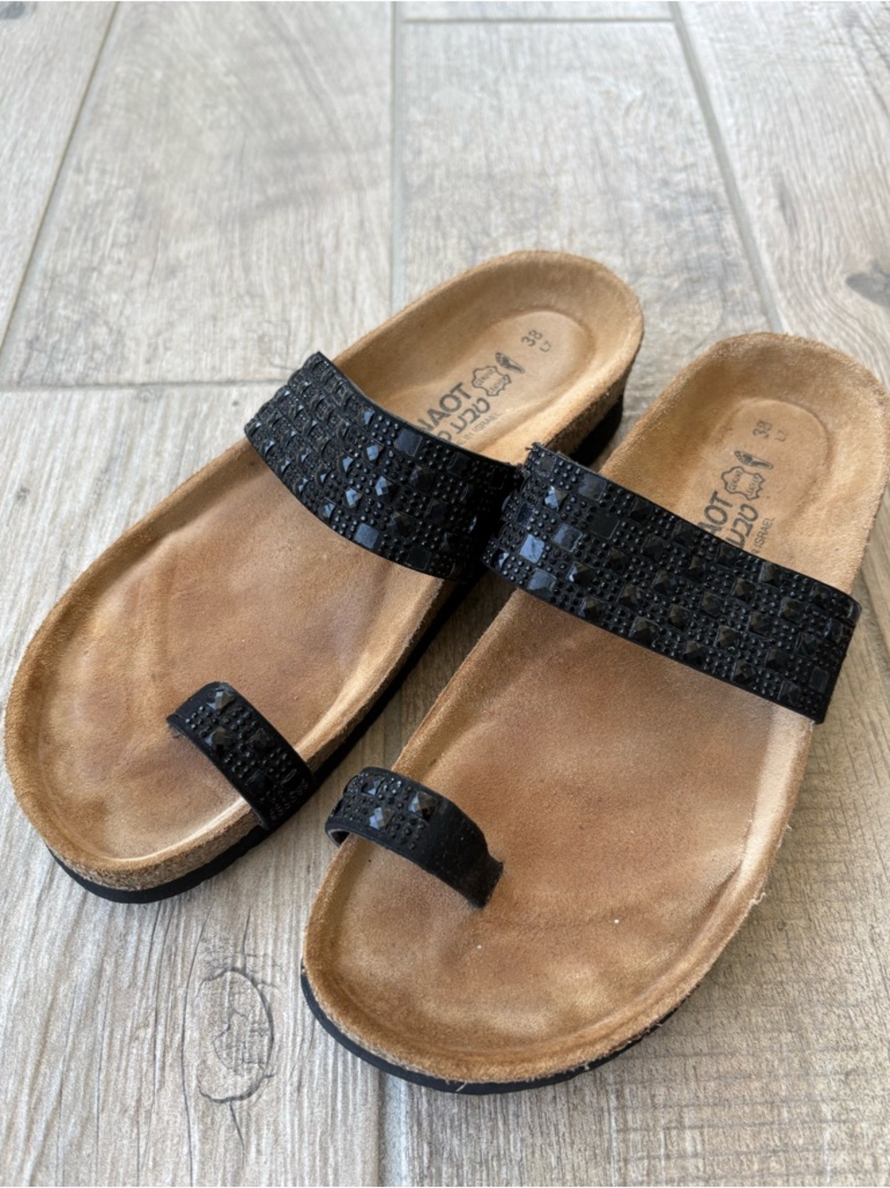 Naot Slide Sandals Womens EU 38
Black Beaded Leather Cork Sole
Comfort Slip On